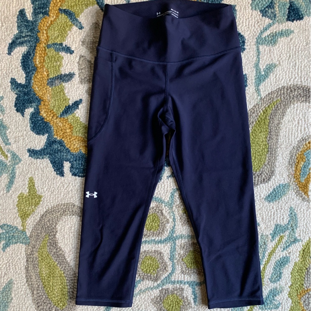 Women’s Under Armour mid calf heat gear compression pants